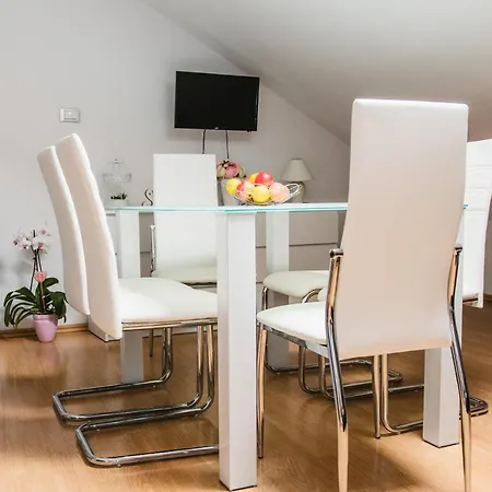 Apartment Tena
