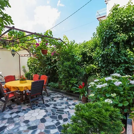 Tena Apartment