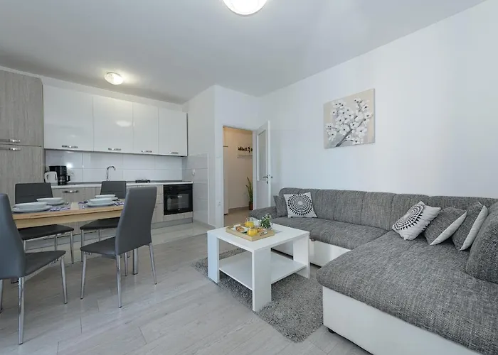 Tena Apartman Selce